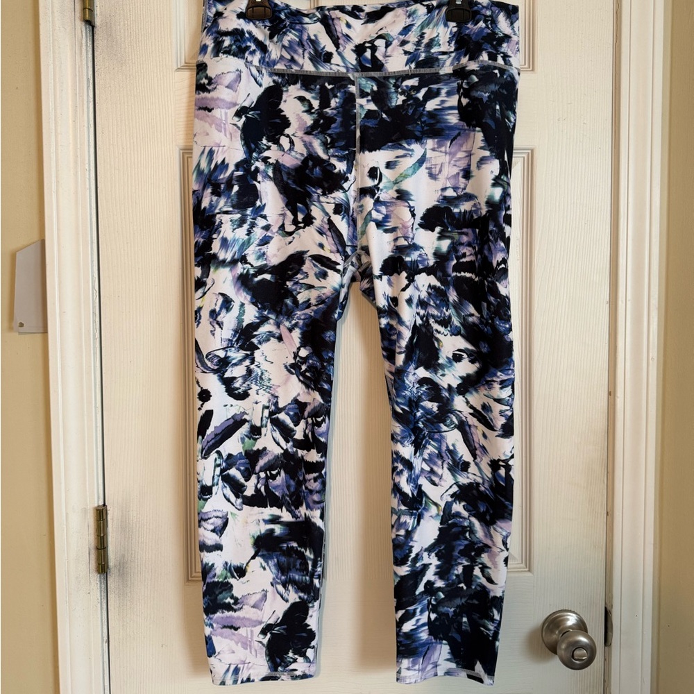 Stylish Women's Patterned Cropped Leggings